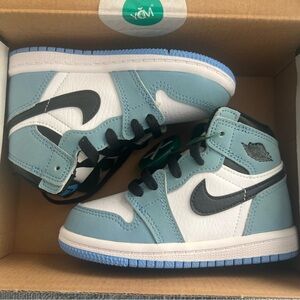 Jordan Kids Sneakers in Blue and White